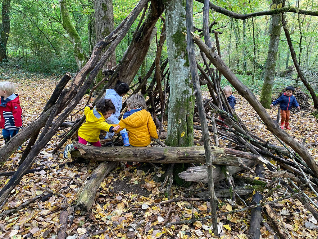Crèche Les Frimousses enfants sortie en forêt